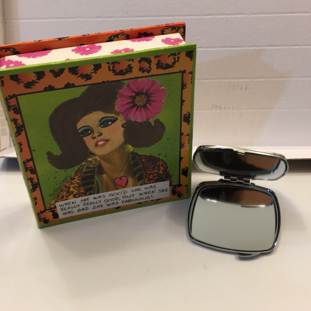Compact mirror NWT